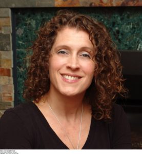 Photo of author Hannah Mary McKinnon