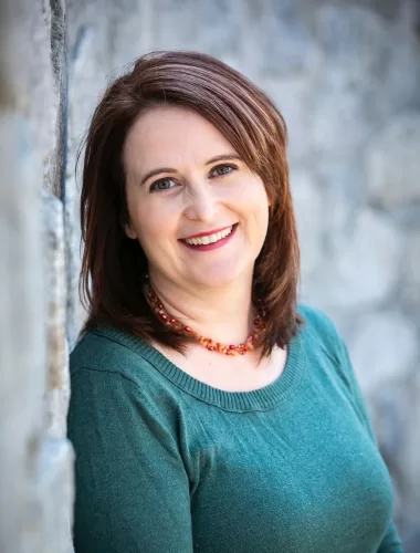 A headshot image of author, Tara Laskowski
