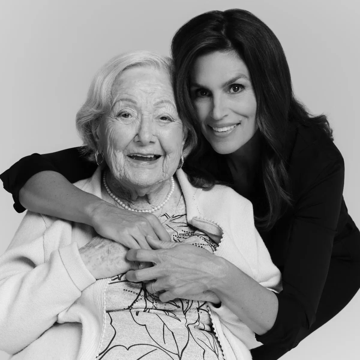 An image of Cindy Crawford hugging 99 year-old Holocaust survivor, Ella Mandel
